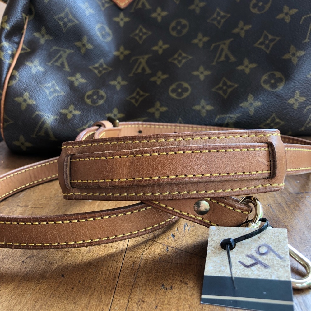 ❤️SOLD❤️Louis Vuitton crossbody strap pochette